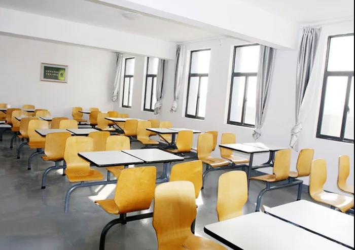 復工加防疫，榮大候車亭兩不誤配圖五