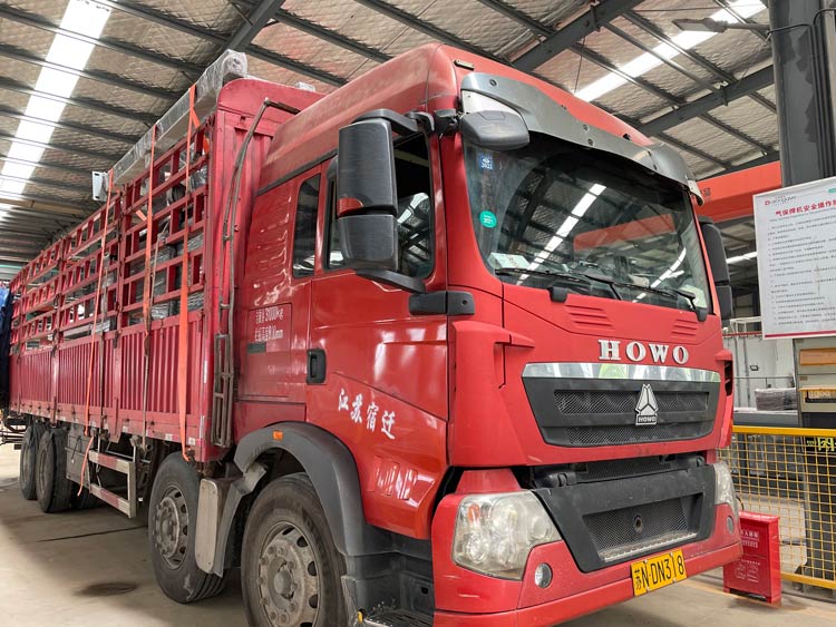 榮大供應鹽城現(xiàn)代公交候車亭第八批發(fā)貨