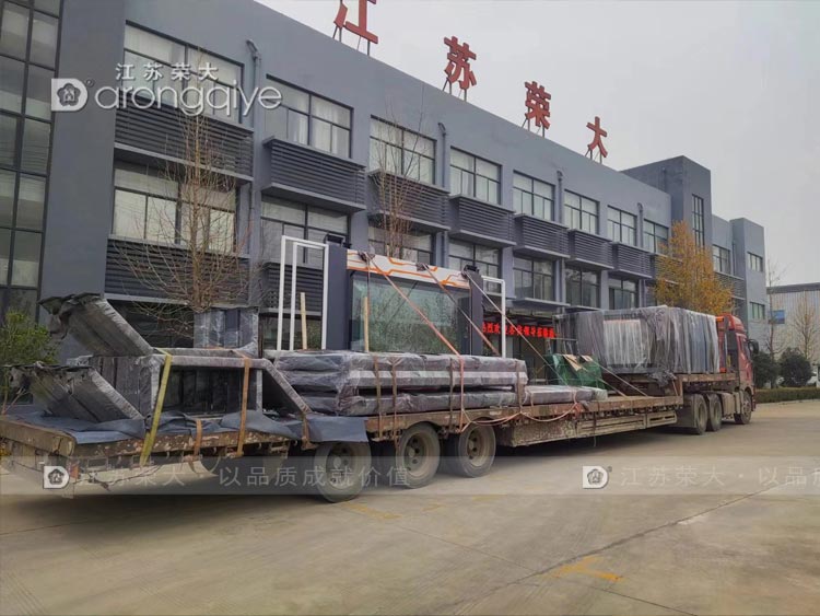 湖北智能公交站臺第三批發(fā)貨