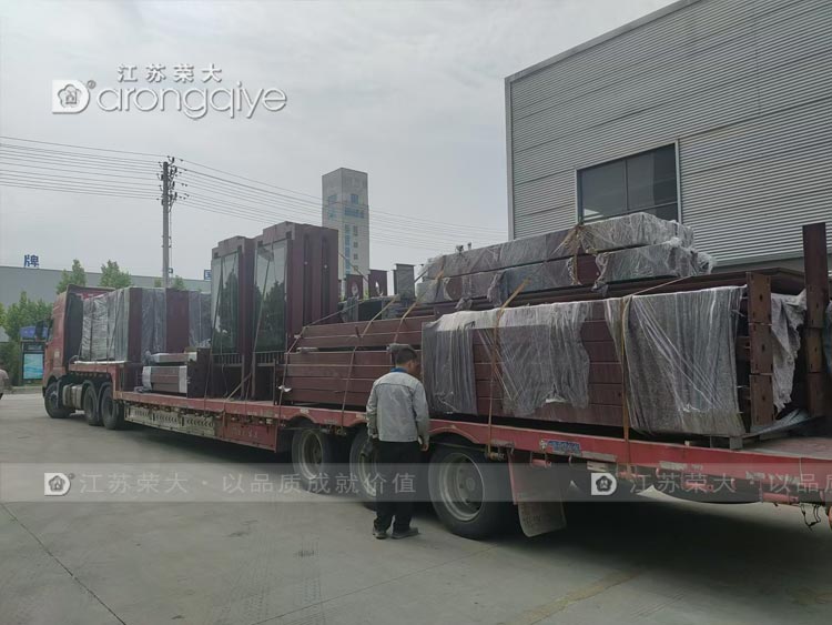 山東智能候車亭迎來第十四批發(fā)貨，江蘇榮大再顯制造實(shí)力