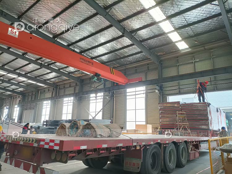 山西仿古公交車(chē)站臺(tái)正在裝車(chē)